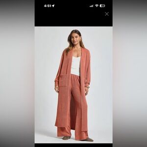 Travel set - Long Cardigan & Pants, wrinkle free nwt small, med & large